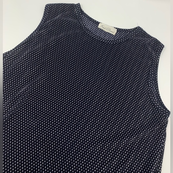 Fred David Women’s Sleeveless Blouse Navy w/White Polka Dots Sz Medium T2 - Picture 1 of 5